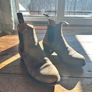 Blundstone heeled boots, rustic brown, women’s 8.5 (US)
